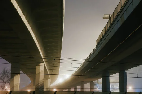 2021 프라하시의 속에서 콘크리트 아래로 가로등 — 스톡 사진