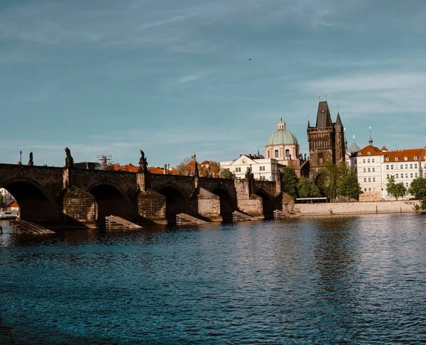 Vista Panorámica Del Puente Carlos Sobre Río Moldava Centro Praga —  Fotos de Stock