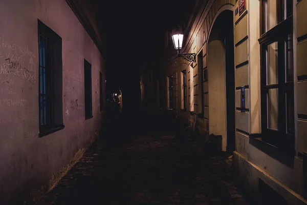 View Dark Illuminated Cobblestone Street Old Town Prague Night 2021 — Stock Photo, Image