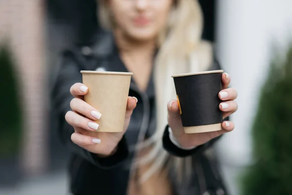 Girl Holding Two Paper Cup Next Her Paper Cup Coffee — Stockfoto
