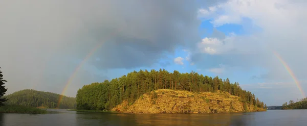 Duha na Ladožské jezero, karelia, Rusko — Stock fotografie