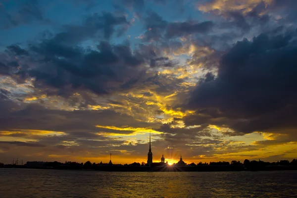 Закат в Санкт-Петербурге — стоковое фото