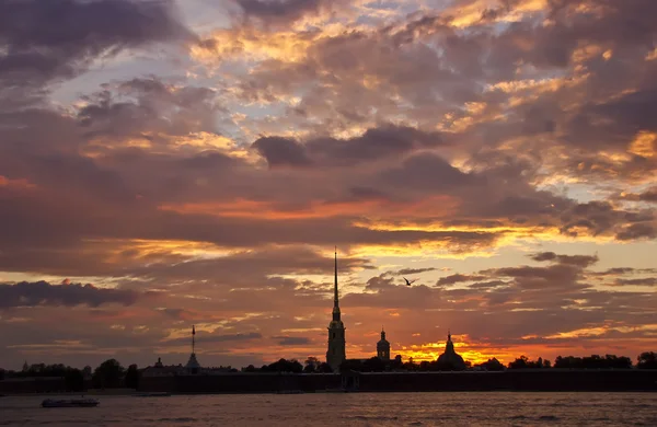 Pôr do sol em São Petersburgo, Rússia — Fotografia de Stock