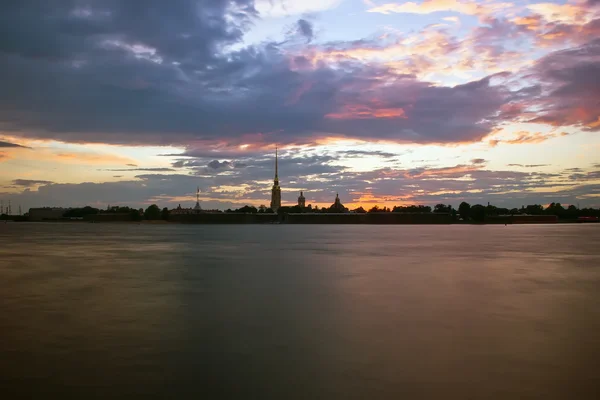 Sonnenuntergang in St. Petersburg, Russland — Stockfoto