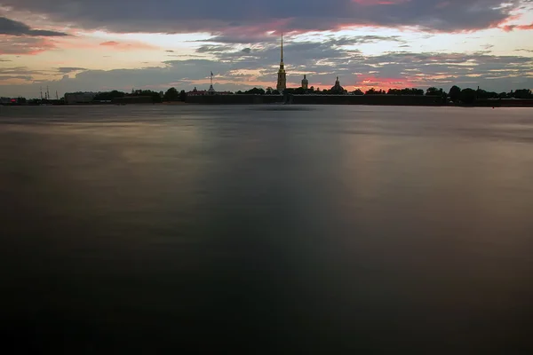 Západ slunce v st. petersburg, Rusko — Stock fotografie