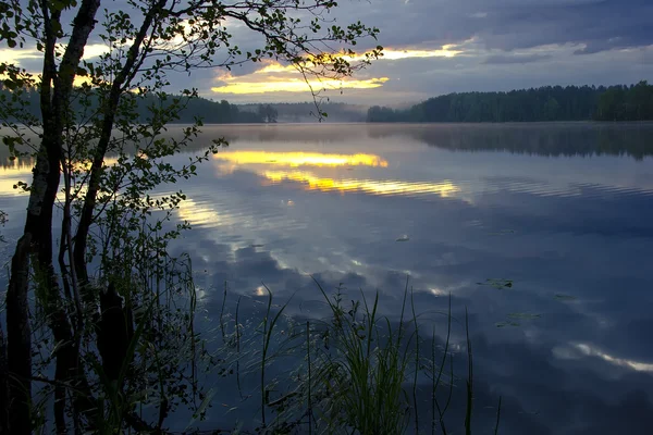 Świt nad jeziorem, Federacja Rosyjska — Zdjęcie stockowe