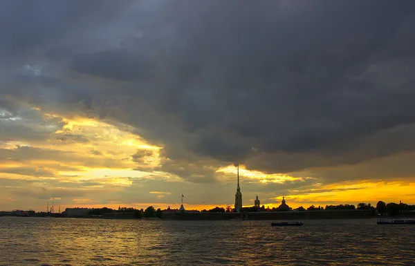 Solnedgang i St. Petersborg, Rusland - Stock-foto