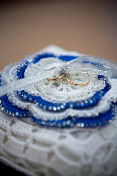 Anillos dorados — Foto de Stock