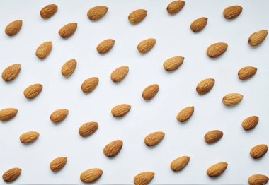 Beyaz arkaplandaki badem fıstıklarının arkaplan dokusu