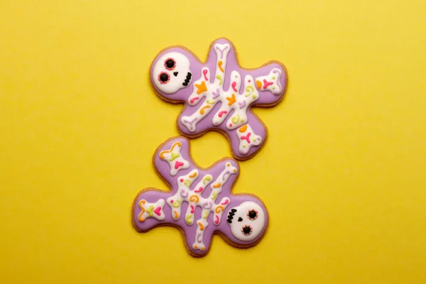 Homemade Halloween Cookies Form Cute Skeletons Yellow Background — Stock Photo, Image