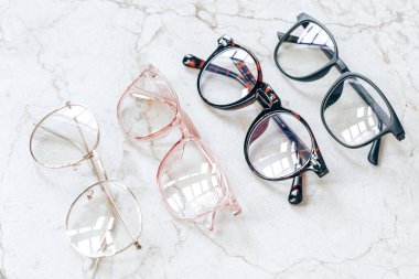 Mavi ışık engelleyici ekranlar