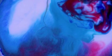 Renkli nebula mürekkep reaksiyonu arka planı. Kozmos galaksisi evren boya lekesi dokusu 4K kırmızı kamera.