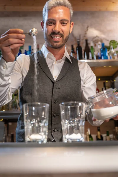 Barman Making Cocktail Mojito Night Club Adding Ingredients Creating Expert — Foto de Stock