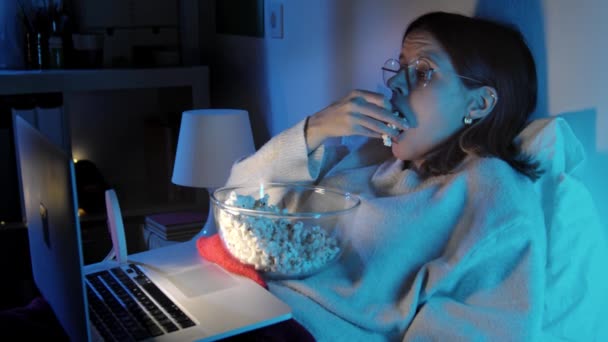 Young Girl Watching Scary Movie Eating Popcorn Her Laptop Bed — Stock Video