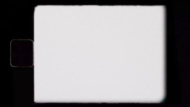 Gürültülü Retro Film Kenarları Efekti, lens parlamaları ve gerçekçi sinema hareketlerini yakar. Yüksek kalite 4k görüntü