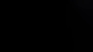 Sinematik mercek siyah arkaplanda ışık sızıntısı oluşturur. Küresel Optik Işık soyut arkaplan 4K. Yüksek kalite 4k görüntü