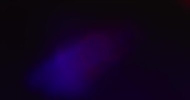 Siyah arkaplanda kırmızı ve mavi ışık sızıntısı var. Küresel Optik Işık soyut arkaplan 4K. Yüksek kalite 4k görüntü