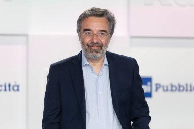 MILAN, ITALY - 28 Haziran: Marco Damilano 28 Haziran 2022 / 2023 Rai Milan Stüdyolarındaki Rai 2022 / 2023 Gösteri Sunumuna katıldı. 