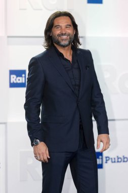 MILAN, ITALY - 28 Haziran 2022: Lele Adani, Rai 2022 / 2023 Şov Sunumuna 28 Haziran 2022 tarihinde İtalya 'nın Milano şehrinde katıldı.. 