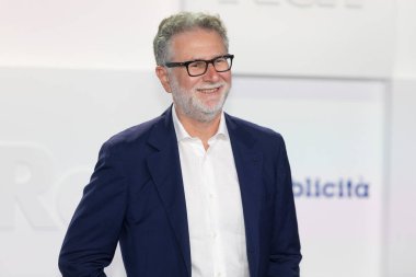 MILAN, ITALY - 28 Haziran 2022: Fabio Fazio, 28 Haziran 2022 tarihinde İtalya 'nın Milano kentindeki Rai Milan Stüdyoları' ndaki Rai 2022 / 2023 Gösteri Programına katıldı.. 