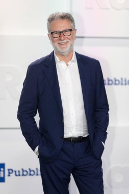 MILAN, ITALY - 28 Haziran 2022: Fabio Fazio, 28 Haziran 2022 tarihinde İtalya 'nın Milano kentindeki Rai Milan Stüdyoları' ndaki Rai 2022 / 2023 Gösteri Programına katıldı.. 