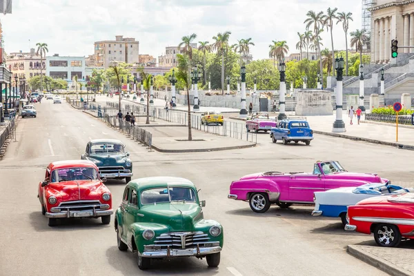 Vieilles Voitures Rétro Vintage Sur Route Dans Centre Havane Cuba — Photo