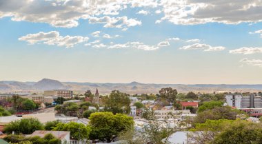 Windhoek şehir banliyöleri panorama ve arka planda dağlar, Windhoek, Namibya