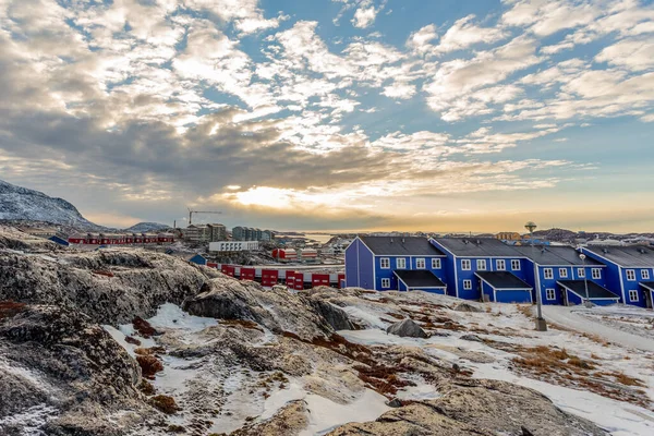 Arctic Inuit Huizen Rotsachtige Heuvels Zonsondergang Panorama Nuuk Groenland — Stockfoto