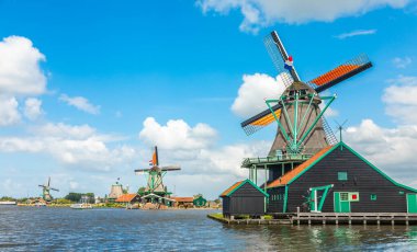 Zaan, Zaanse Schans, Zaandam, Hollanda Nehrindeki Renkli Hollanda Değirmenleri