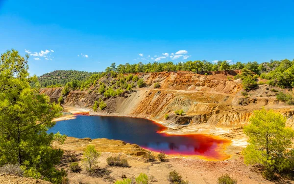 Coloré Rouge Dangereux Pollués Lac Mine Sha Nicosie Chypre — Photo