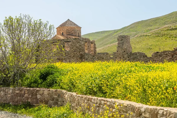 Panagia Tou Sinti Ortodoks Manastırı Nın Kalıntıları Merkezinde Tapınak Önünde — Stok fotoğraf