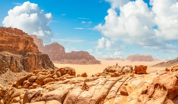 Rode Rotsen Zand Bergen Landschap Van Wadi Rum Woestijn Jordanië — Stockfoto