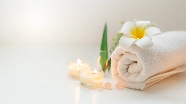 Csendélet Spa Beállítás Rózsaszín Illat Gyertya Plumeria Virág Thai Spa — Stock Fotó