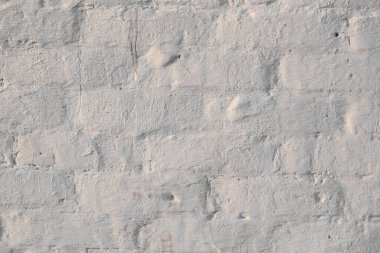 Çatlakları ve çizikleri olan eski beton duvarın dokusu arka plan olarak kullanılabilir.