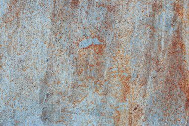 Çizik ve çatlaklarla eski paslı metal dokusu.