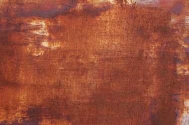 Çizik ve çatlaklarla paslı metal doku.