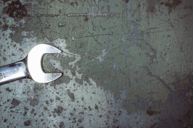 Eskimiş eski paslı metal anahtar..