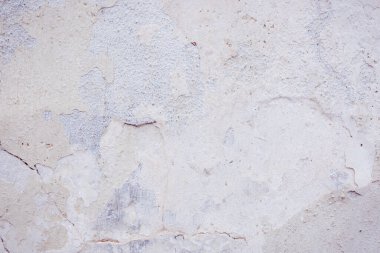 Çatlak beton duvarın çatlaklardan ve çiziklerden oluşan dokusu arka plan olarak kullanılabilir.