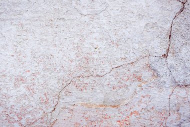 Çatlakları ve çizikleri olan beton bir duvarın dokusu arka plan olarak kullanılabilir.