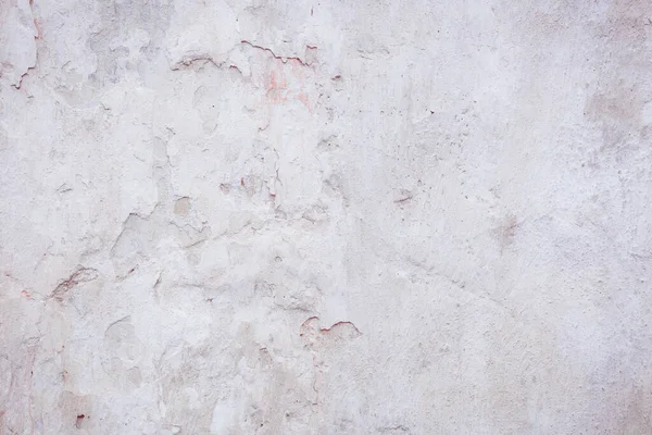 Çatlakları ve çizikleri olan eski beton duvarın dokusu arka plan olarak kullanılabilir.