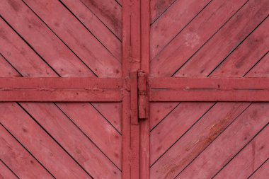 kırmızı ve kahverengi odunlu eski ahşap çit 