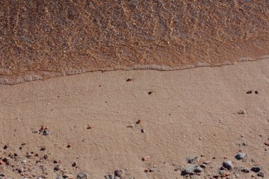 Dalgalı ve denizli kumsal