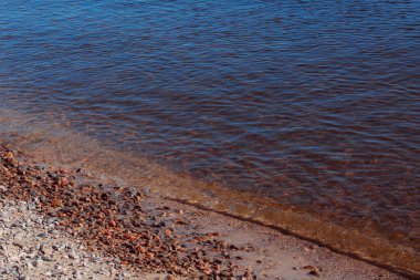 Sahildeki deniz dalgaları