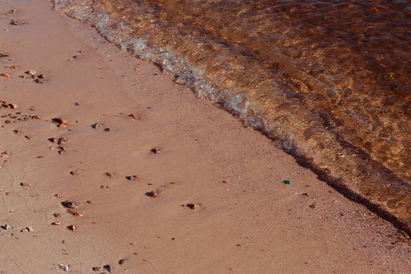 Písečná Pláž Vlnami Mořem — Stock fotografie