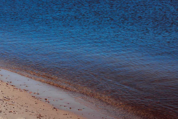 Красива Поверхня Морської Води Хвилями Блакитним Небом — стокове фото