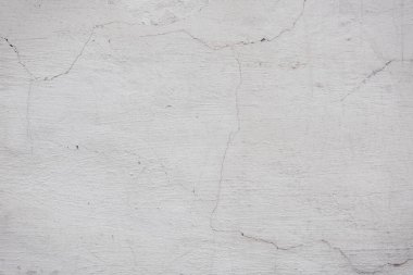 Çatlakları ve çizikleri olan eski beton duvarın dokusu arka plan olarak kullanılabilir.