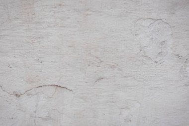 Çatlakları ve çizikleri olan eski beton duvarın dokusu arka plan olarak kullanılabilir.