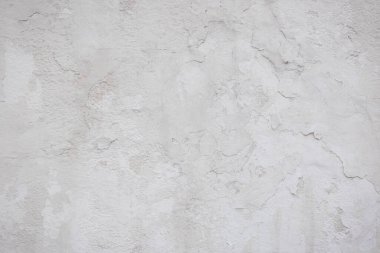 Çatlakları ve çizikleri olan eski beton duvarın dokusu arka plan olarak kullanılabilir.