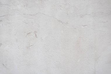 Çatlakları ve çizikleri olan eski beton duvarın dokusu arka plan olarak kullanılabilir.