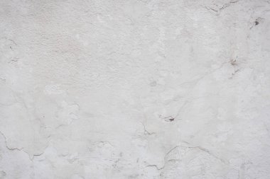 Çatlakları ve çizikleri olan eski beton duvarın dokusu arka plan olarak kullanılabilir.